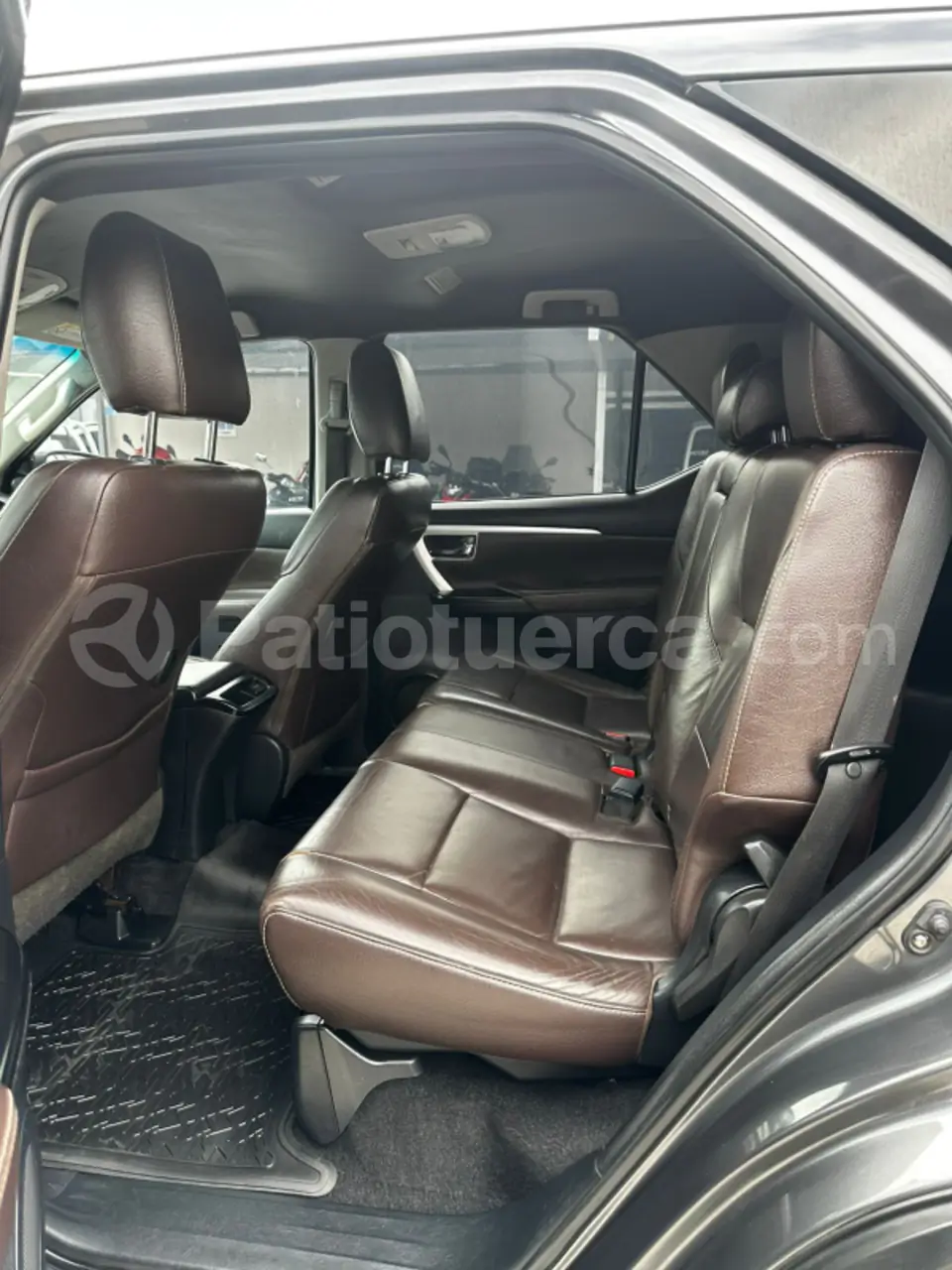 Foto 5 de Toyota Fortuner 2.7