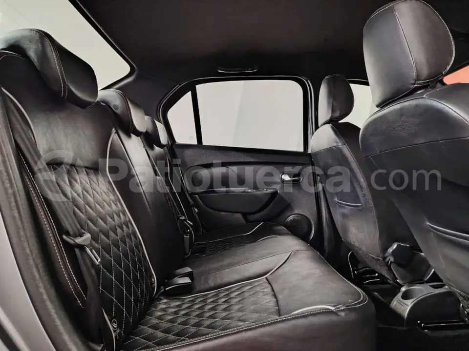 Foto 8 de Renault Logan