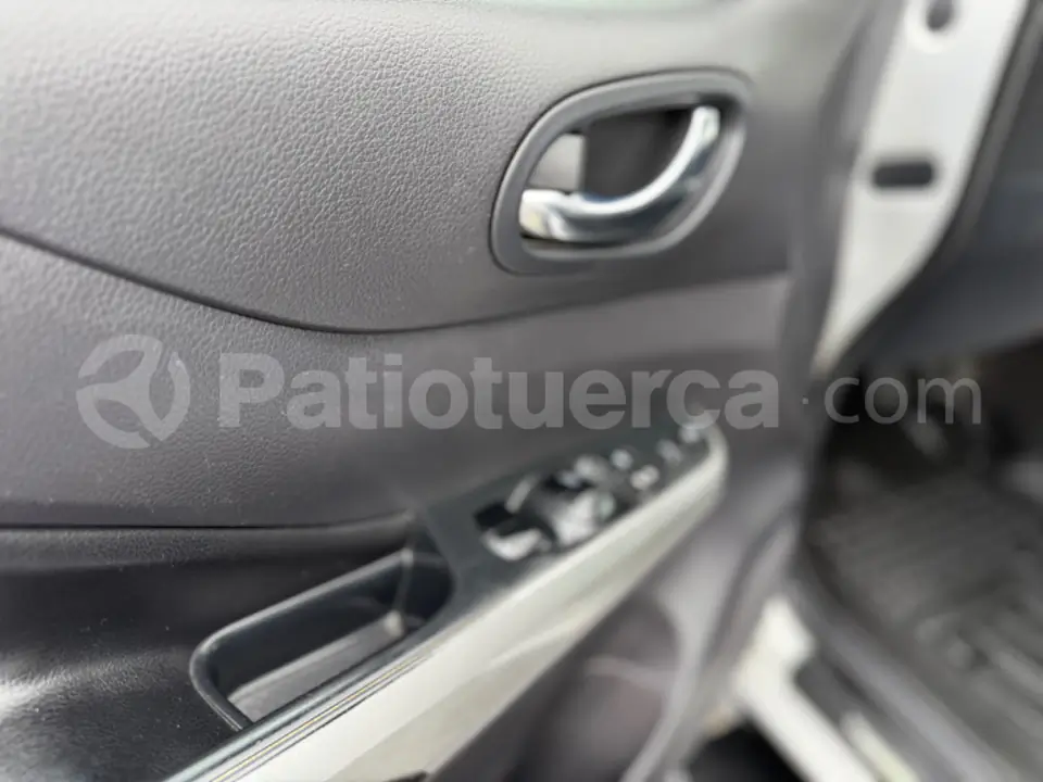 Foto 10 de Nissan Frontier SE