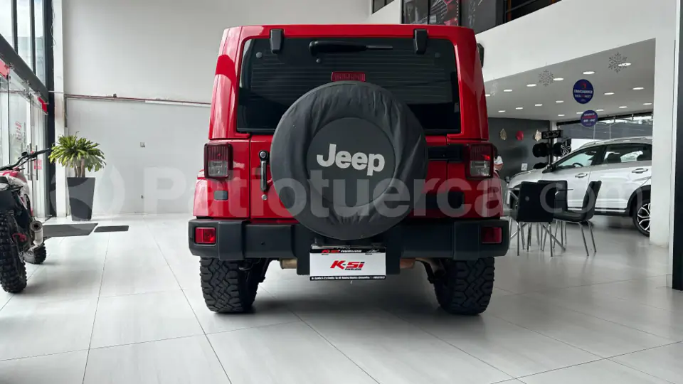 Foto 8 de Jeep Wrangler Sahara