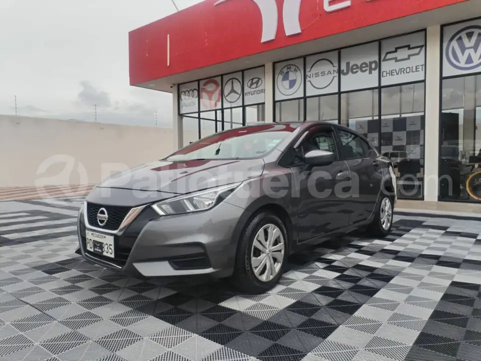 Foto 2 de Nissan Versa Sense