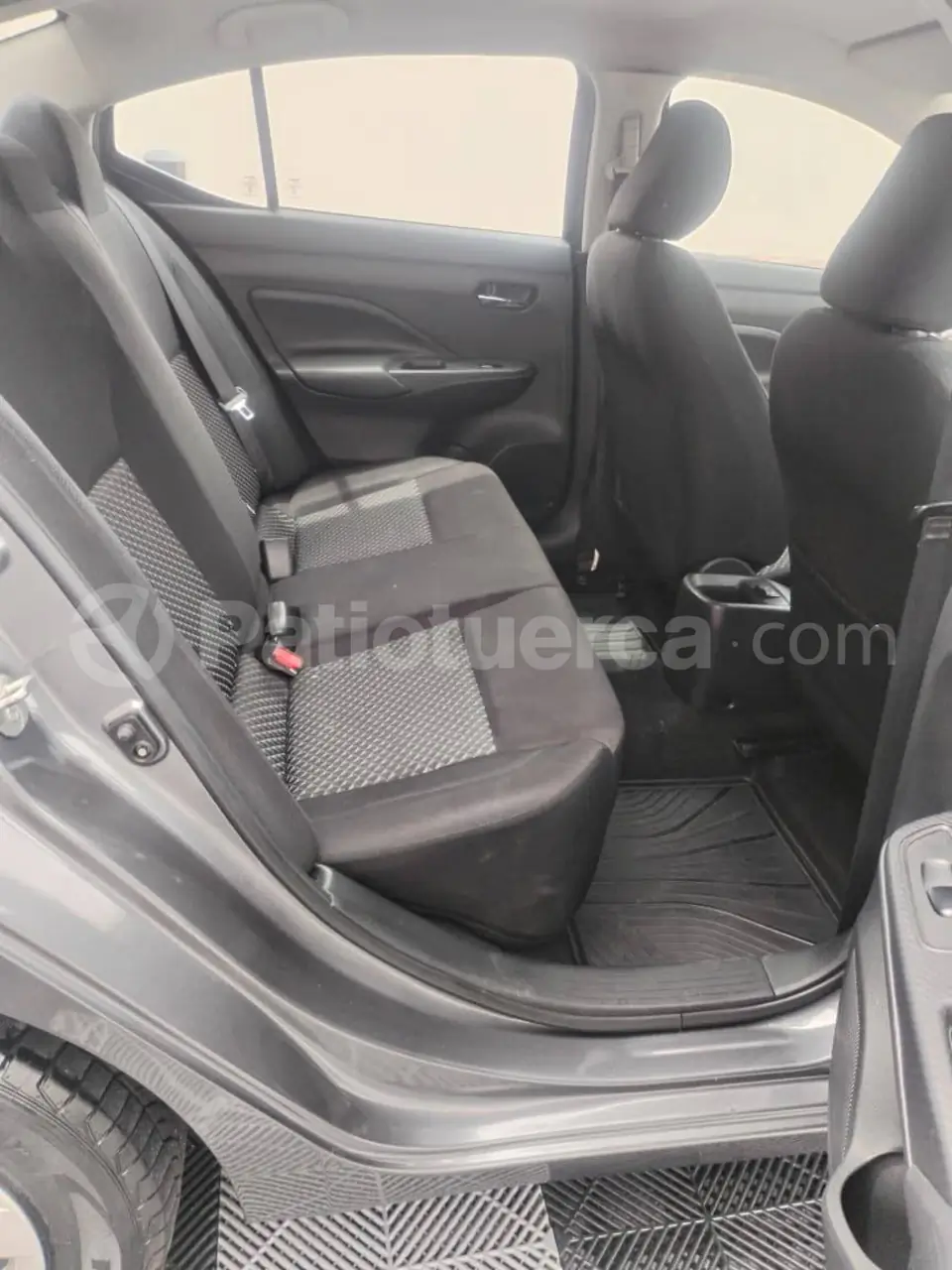 Foto 4 de Nissan Versa Sense