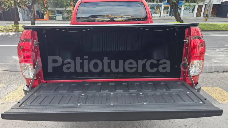 Foto 9 de Toyota Hilux SR AC CD