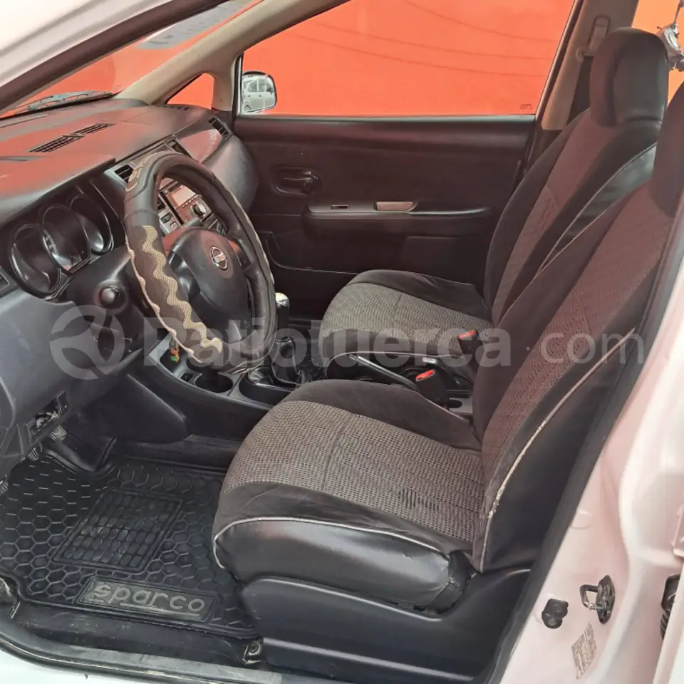 Foto 7 de Nissan Tiida