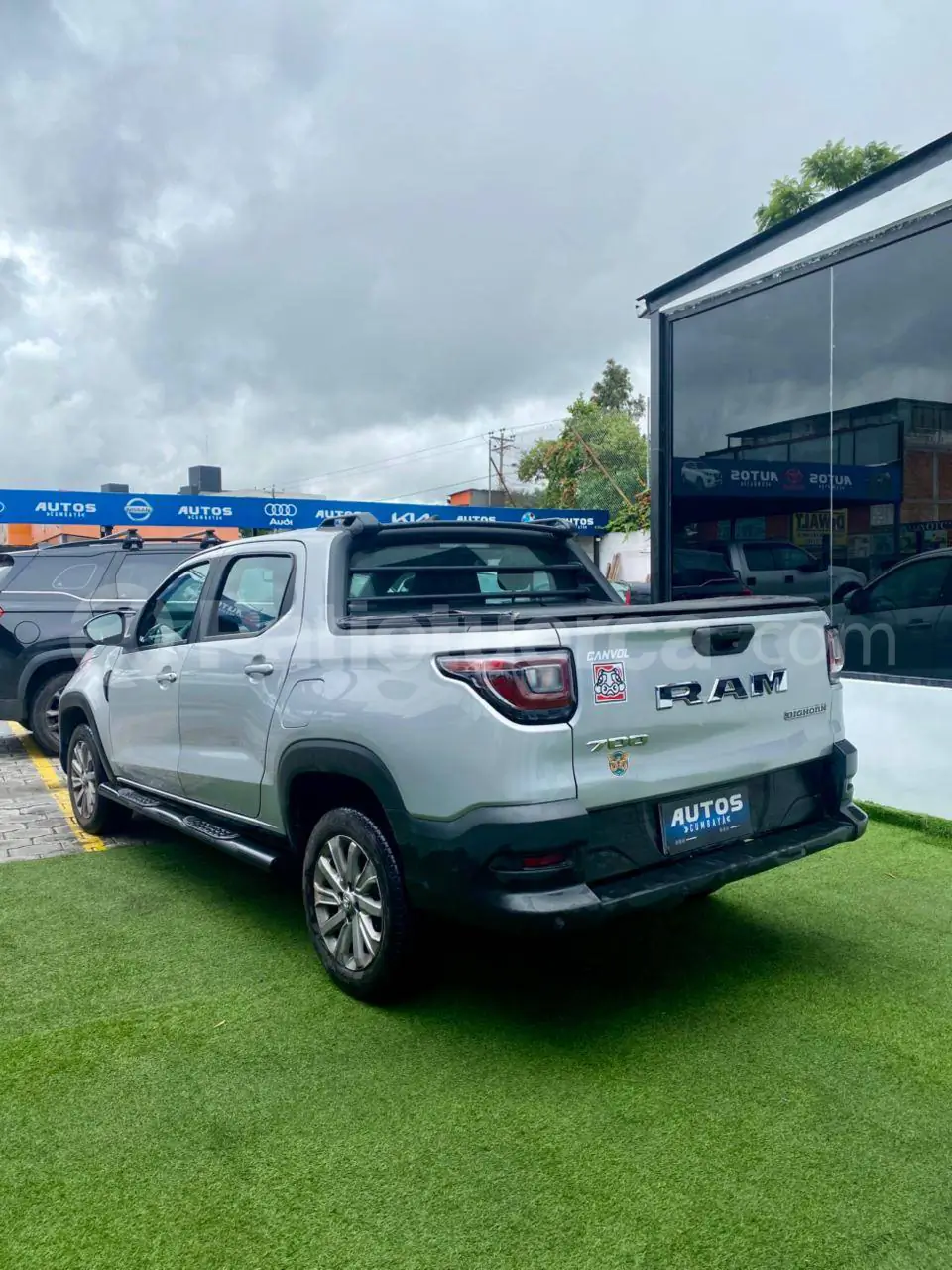 Foto 8 de Dodge RAM 700 Laramie