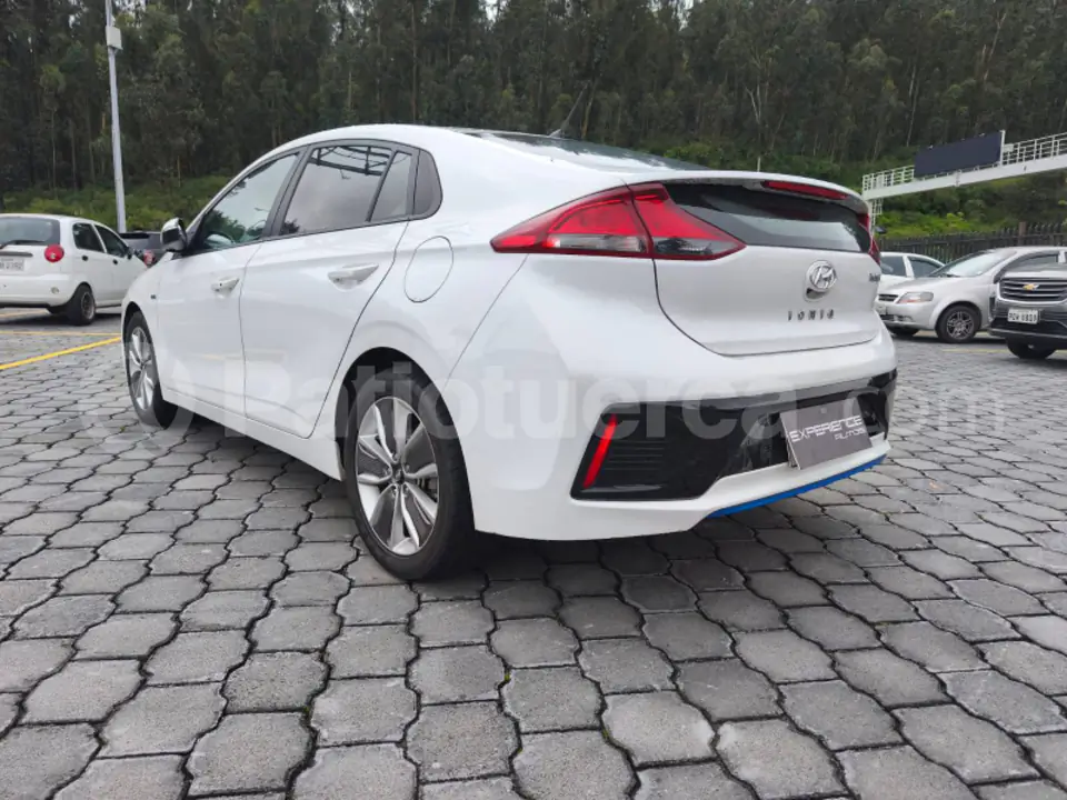 Foto 5 de Hyundai Ioniq Hybrid