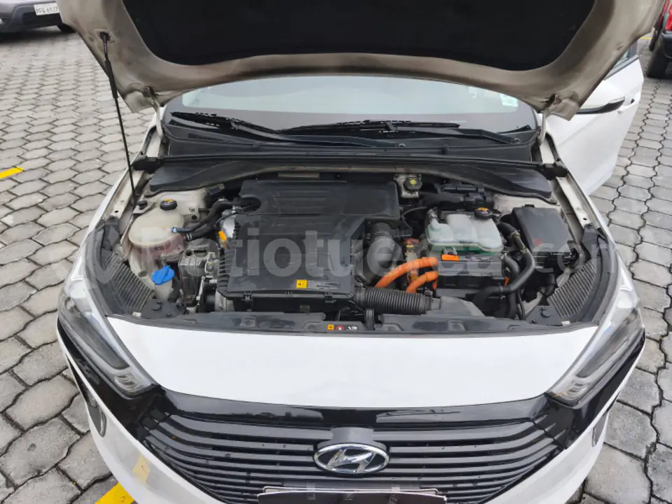 Foto 12 de Hyundai Ioniq Hybrid