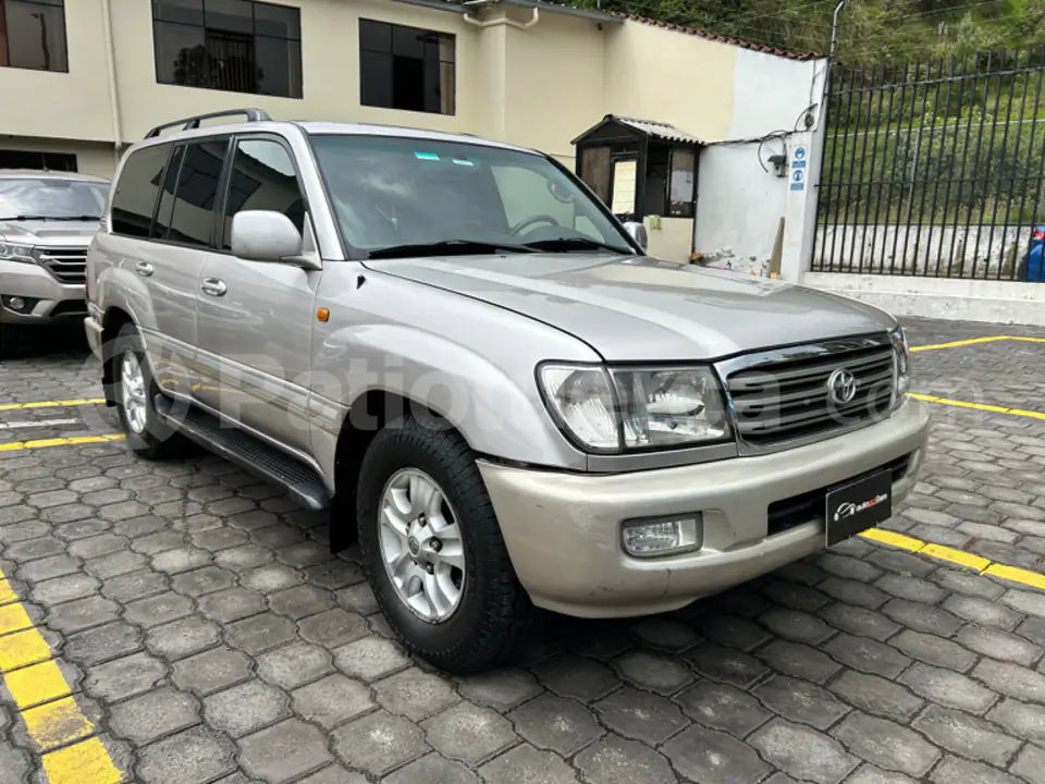 Foto 1 de Toyota Land Cruiser 100