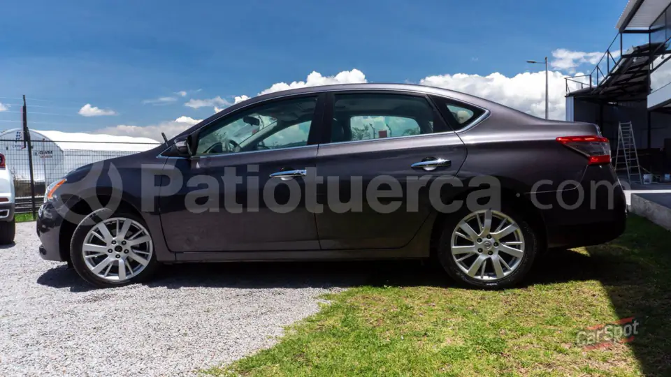 Foto 3 de Nissan Sentra Exclusive