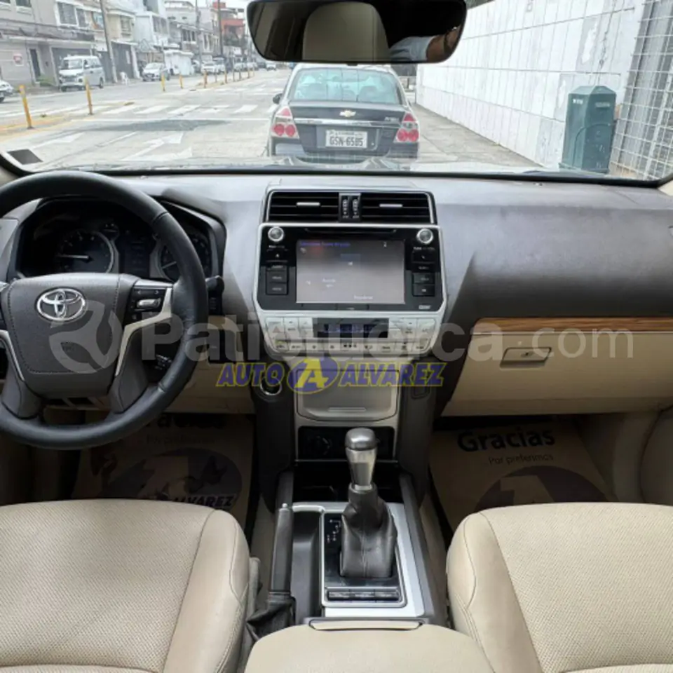 Foto 9 de Toyota Land Cruiser Prado VX