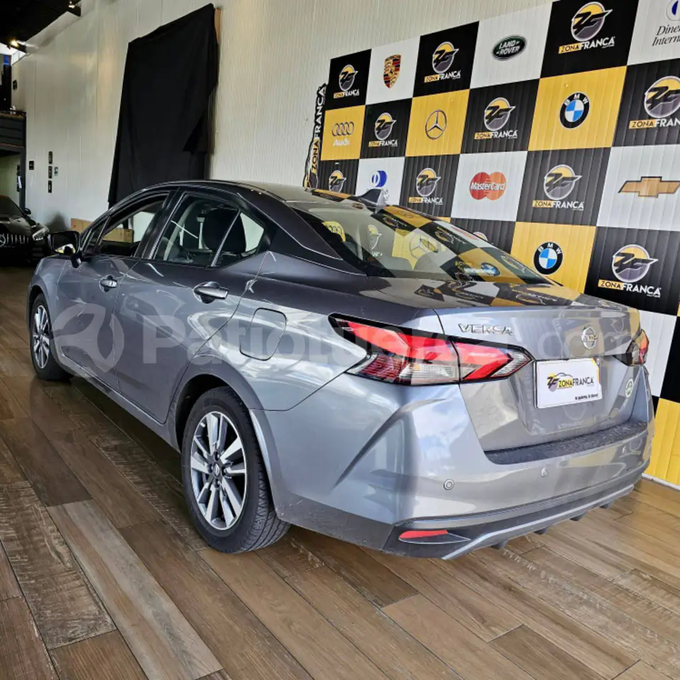 Foto 2 de Nissan VERSA ADVANCE