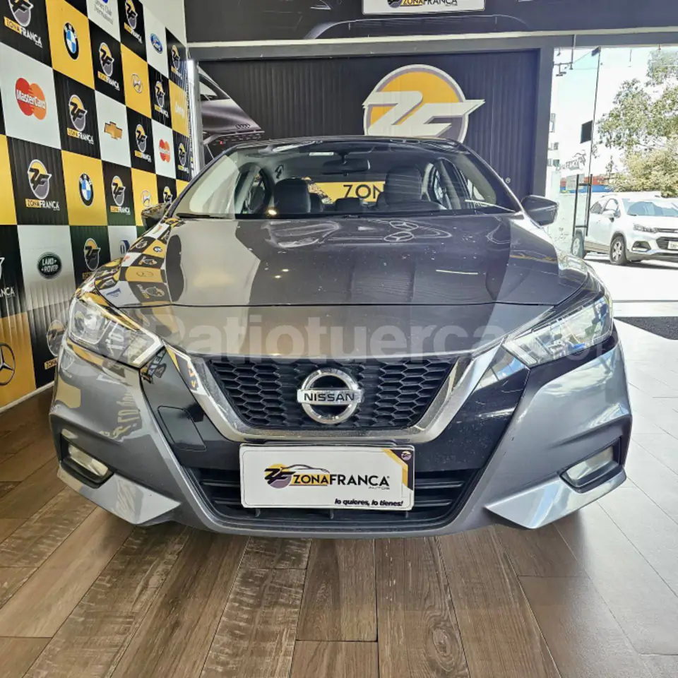 Foto 5 de Nissan VERSA ADVANCE