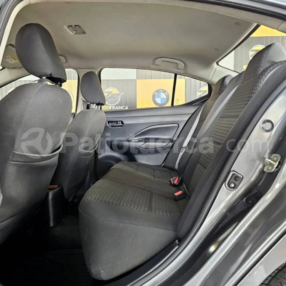 Foto 7 de Nissan VERSA ADVANCE