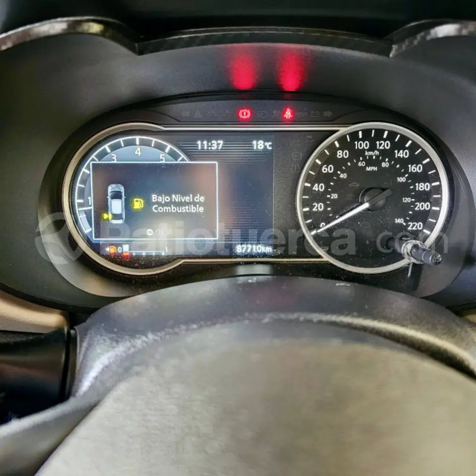 Foto 9 de Nissan VERSA ADVANCE