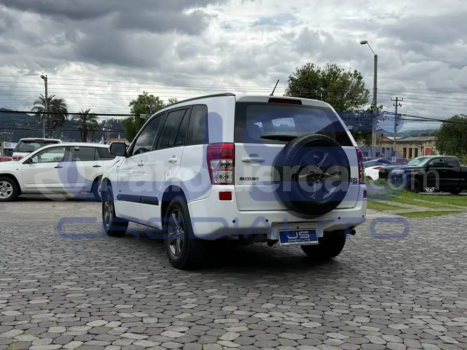 Foto 3 de Suzuki Grand Vitara SZ Next Sport 2.4