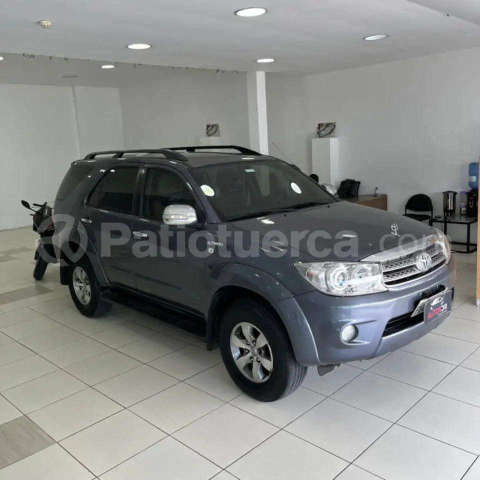 Foto 1 de Toyota Fortuner