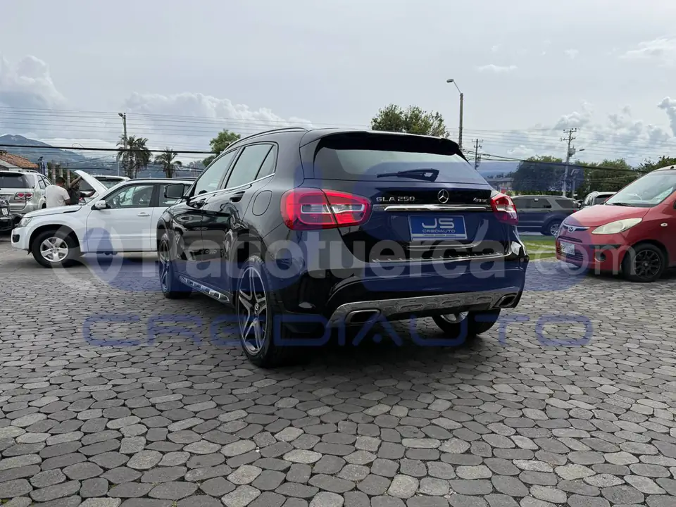 Foto 3 de Mercedes Benz GLA 250 4 MATIC