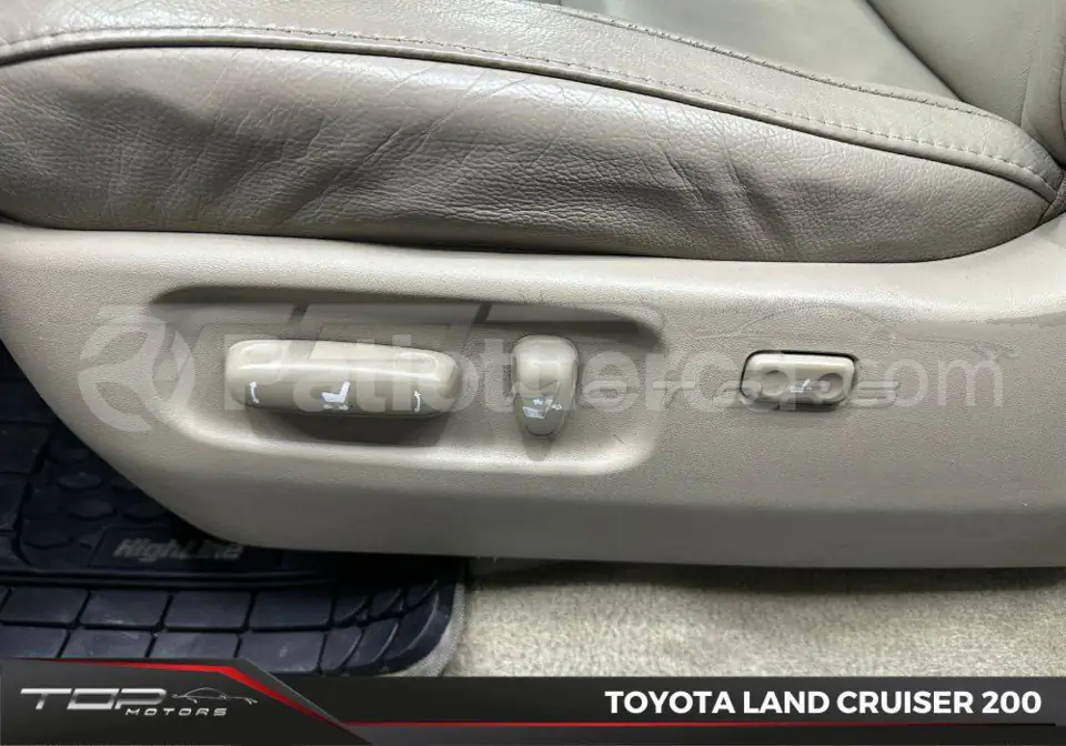 Foto 25 de Toyota Land Cruiser 200