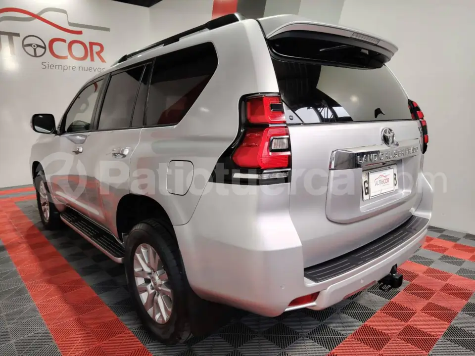 Foto 4 de Toyota Land Cruiser Prado VX