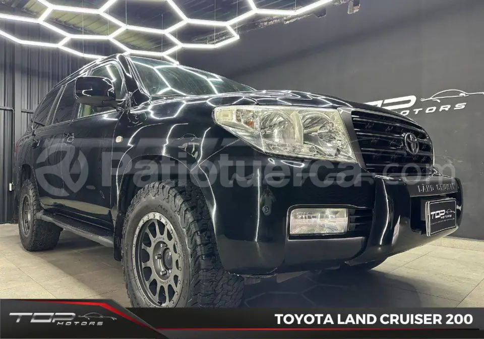 Foto 1 de Toyota Land Cruiser 200