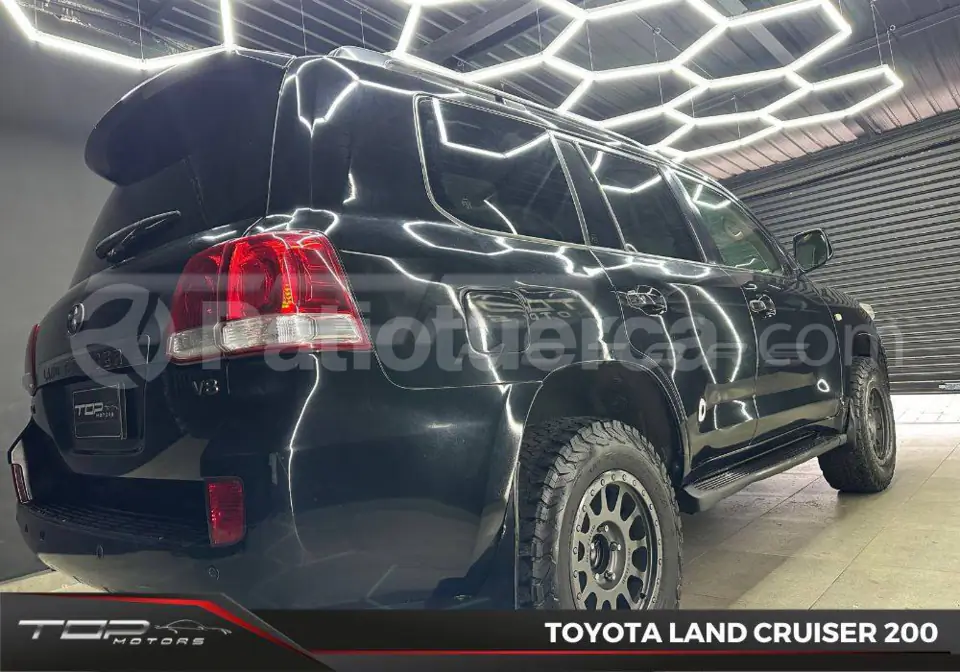 Foto 6 de Toyota Land Cruiser 200