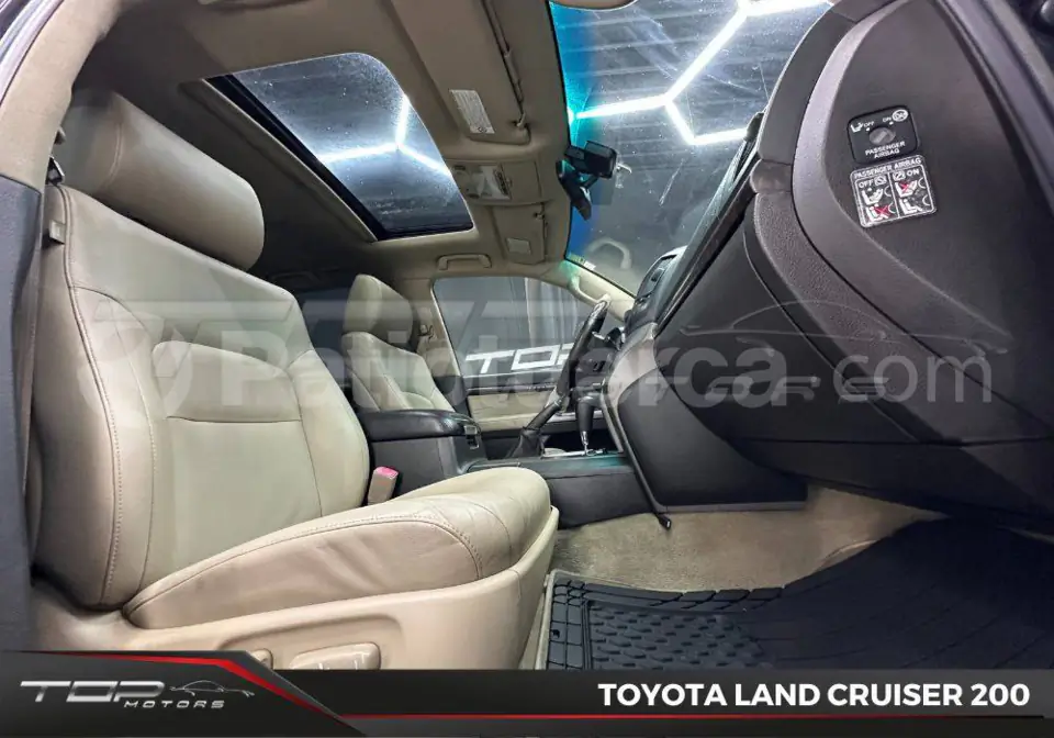 Foto 9 de Toyota Land Cruiser 200