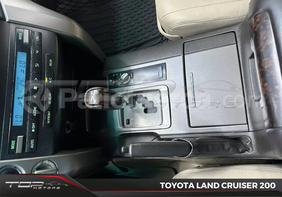 Foto 18 de Toyota Land Cruiser 200