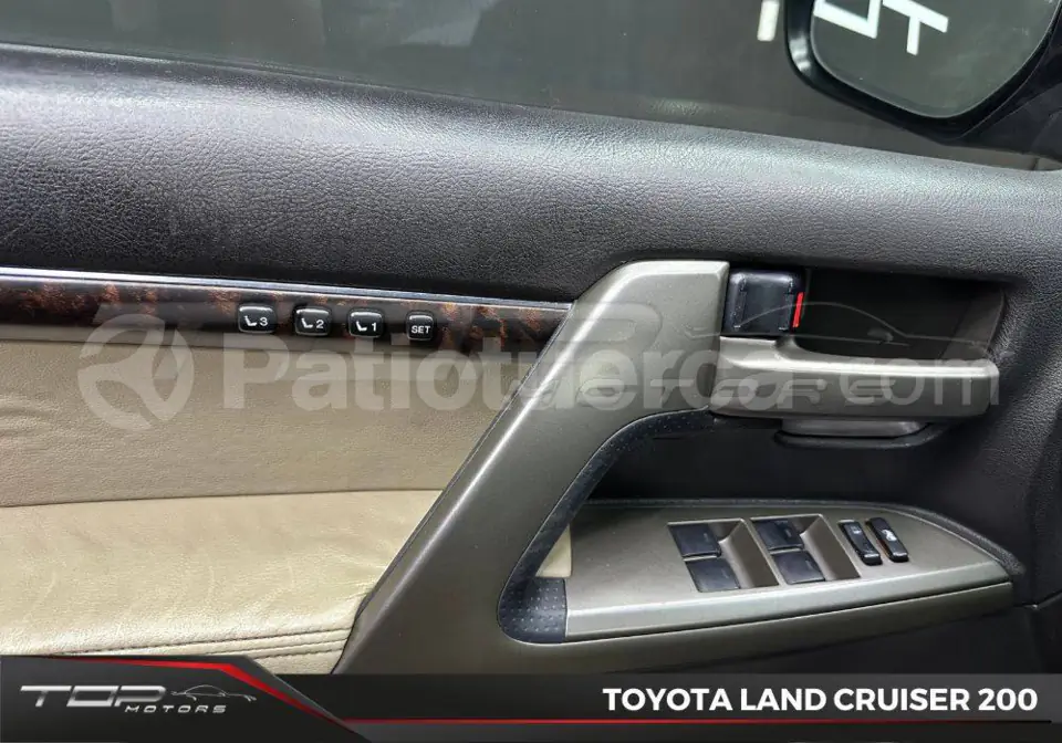 Foto 20 de Toyota Land Cruiser 200