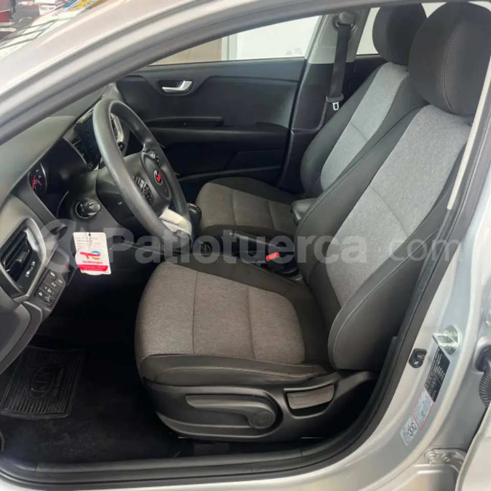 Foto 13 de Kia Stonic LX