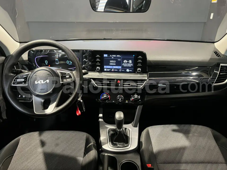 Foto 15 de Kia Seltos LX