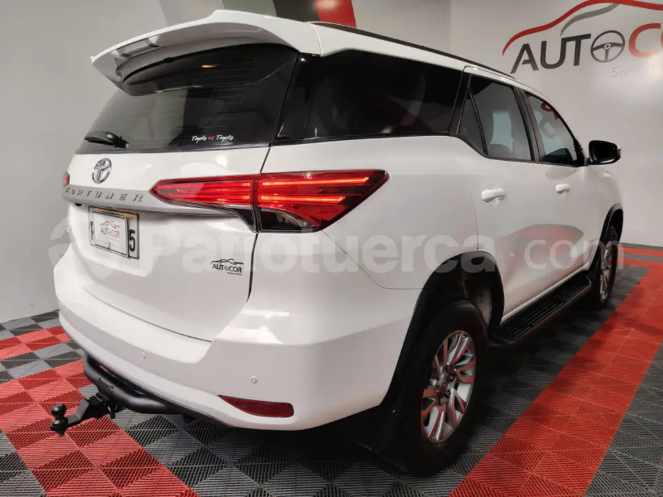 Foto 15 de Toyota Fortuner 2.7