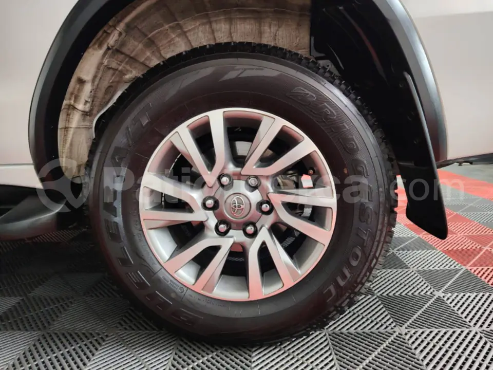 Foto 23 de Toyota Fortuner 2.7