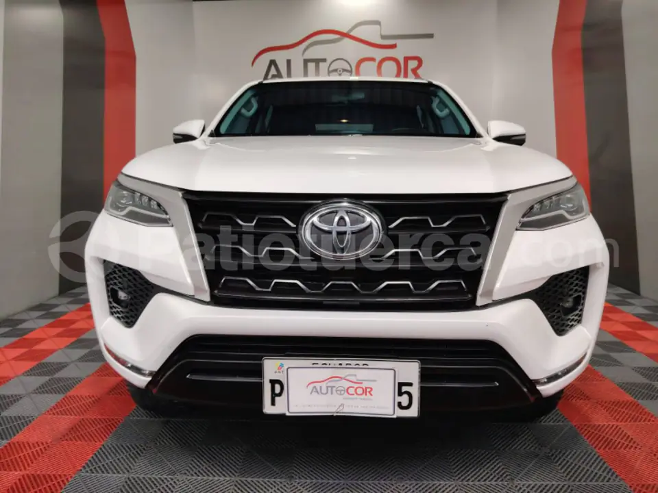 Foto 1 de Toyota New Fortuner
