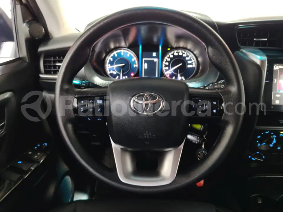 Foto 2 de Toyota New Fortuner