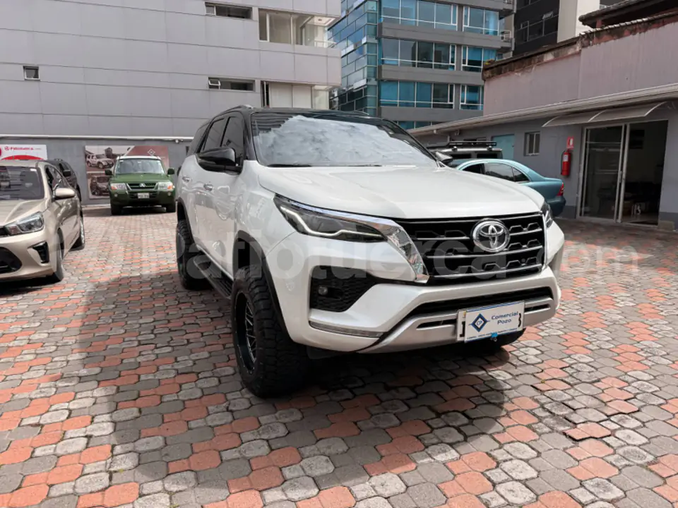 Foto 2 de Toyota New Fortuner