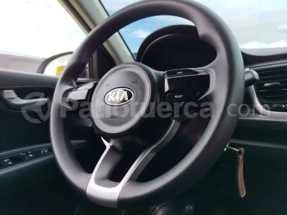 Foto 6 de Kia Rio LX AC