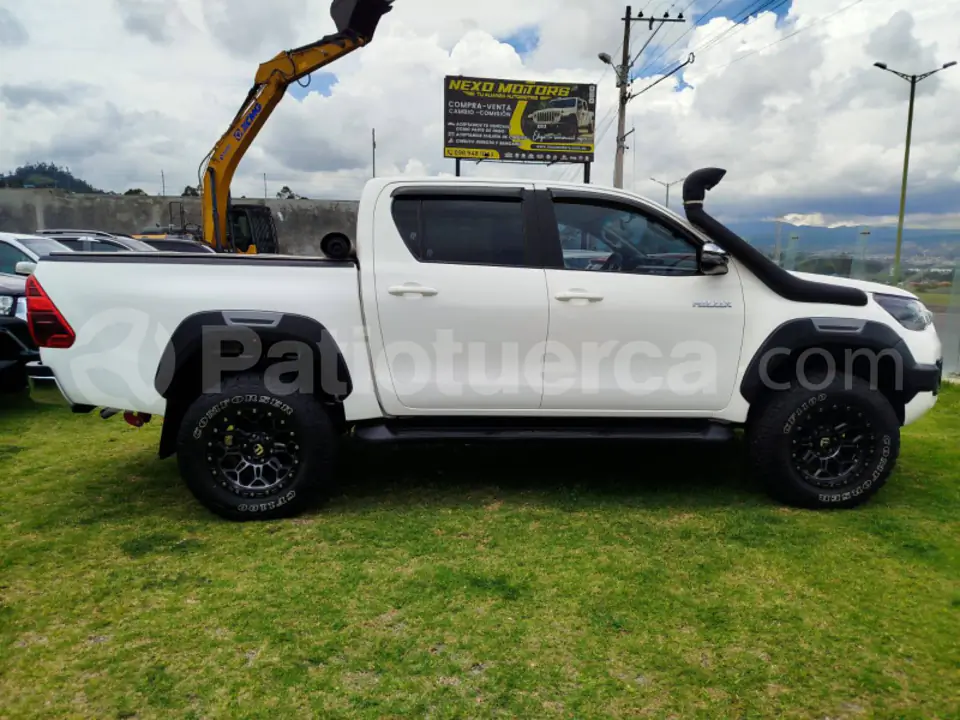 Foto 2 de Toyota NEW HILUX 2.4 CD 4X4