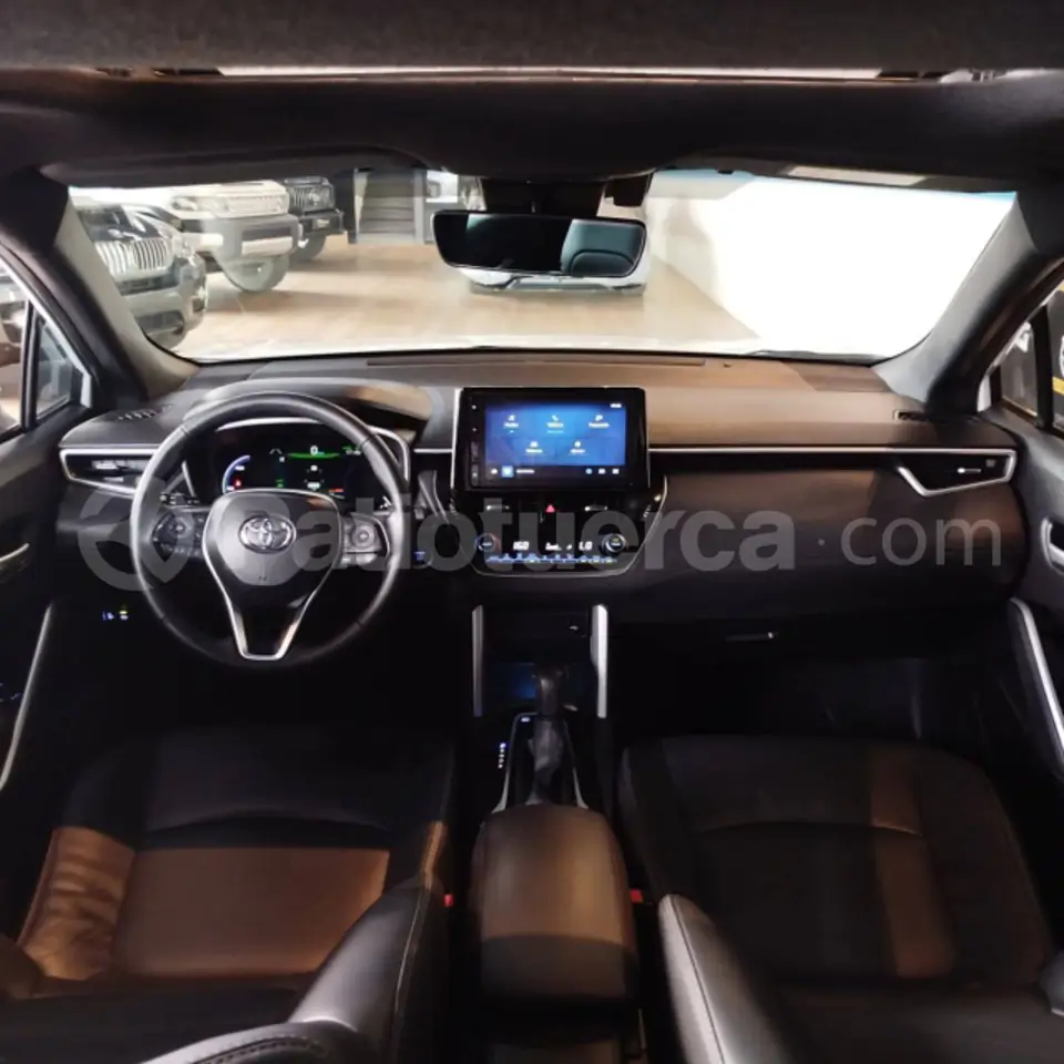 Foto 9 de Toyota Corolla Cross High