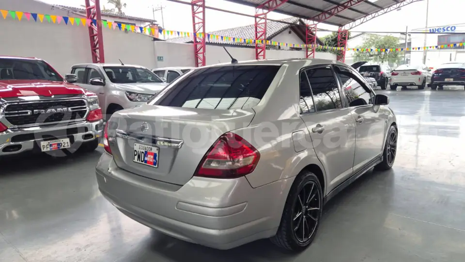 Foto 2 de Nissan Tiida