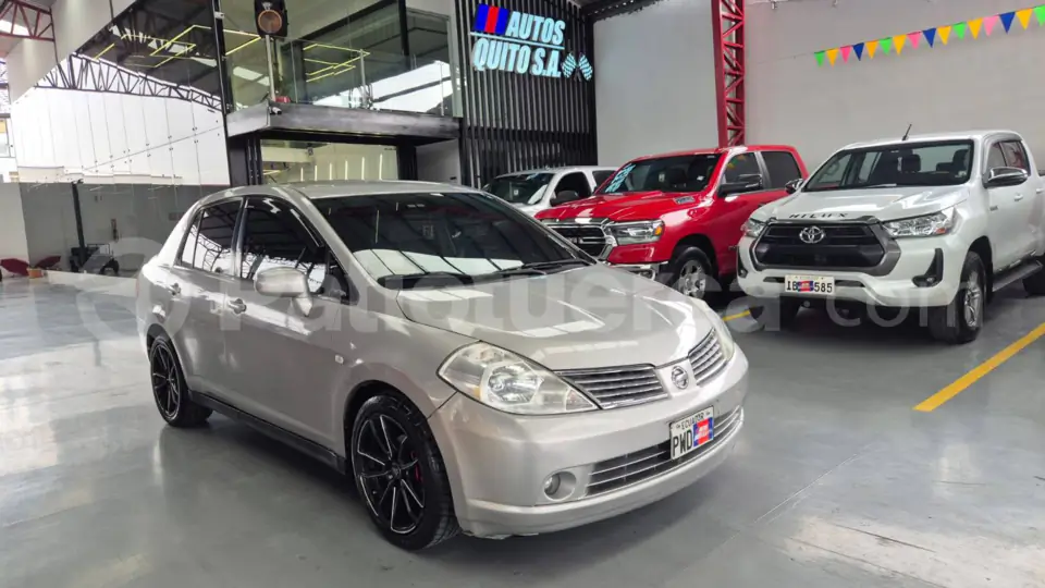 Foto 3 de Nissan Tiida