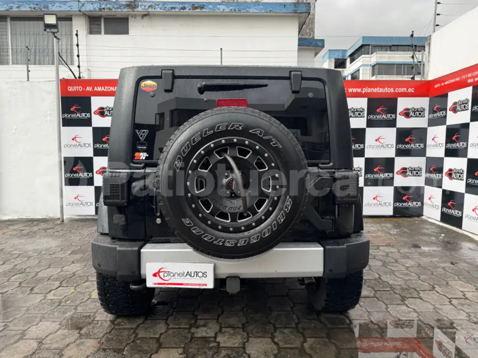 Foto 4 de Jeep Wrangler Sahara