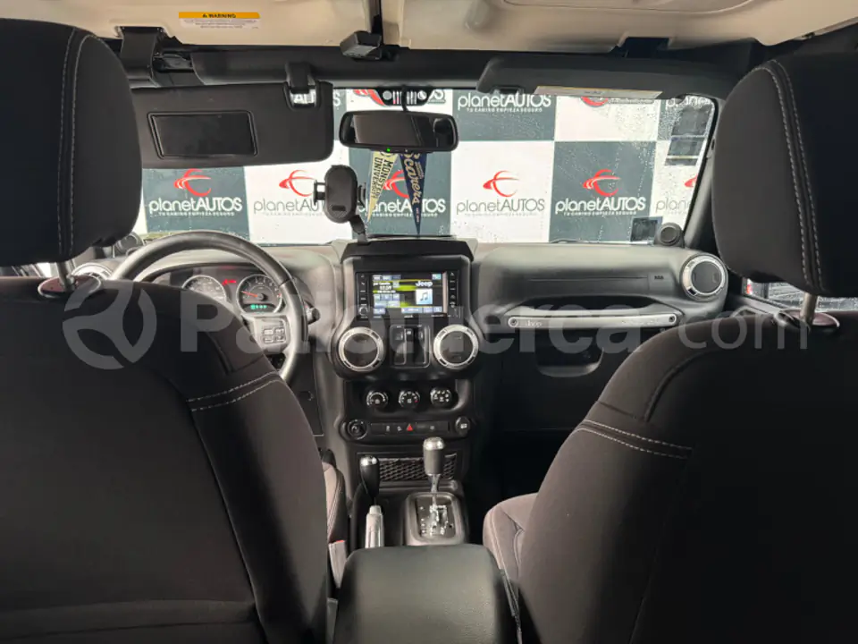 Foto 18 de Jeep Wrangler Sahara