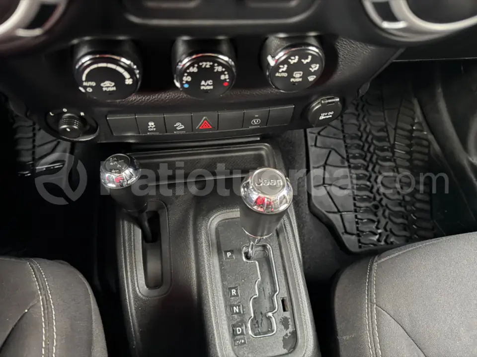 Foto 20 de Jeep Wrangler Sahara