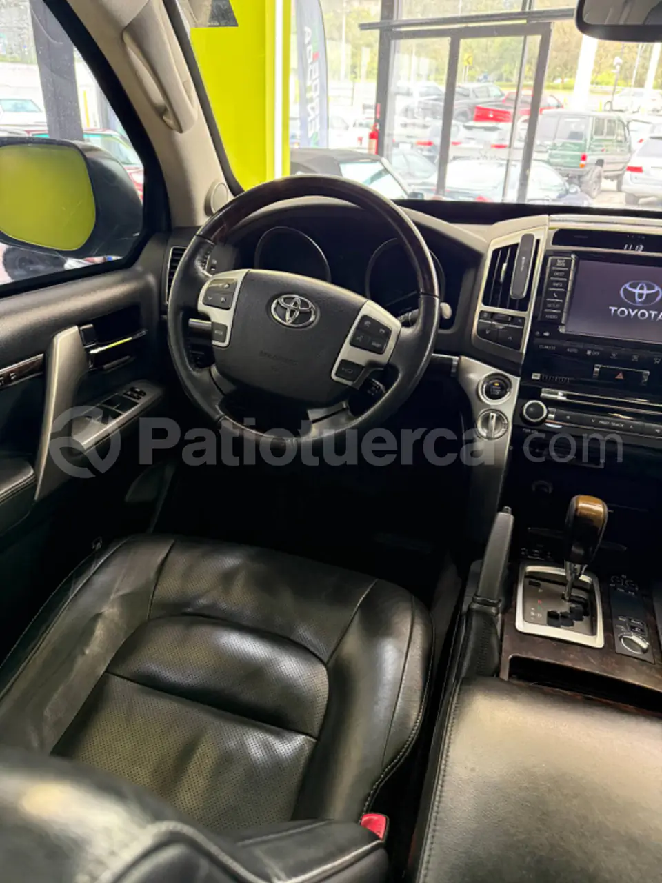 Foto 3 de Toyota Land Cruiser 200