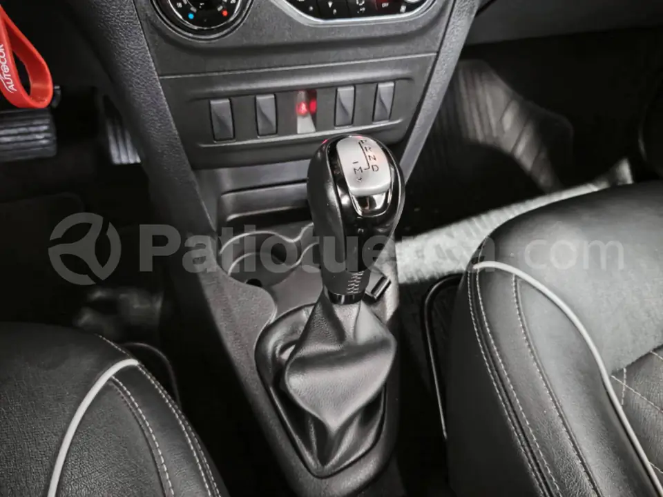 Foto 18 de Renault LOGAN CROSS INTENS