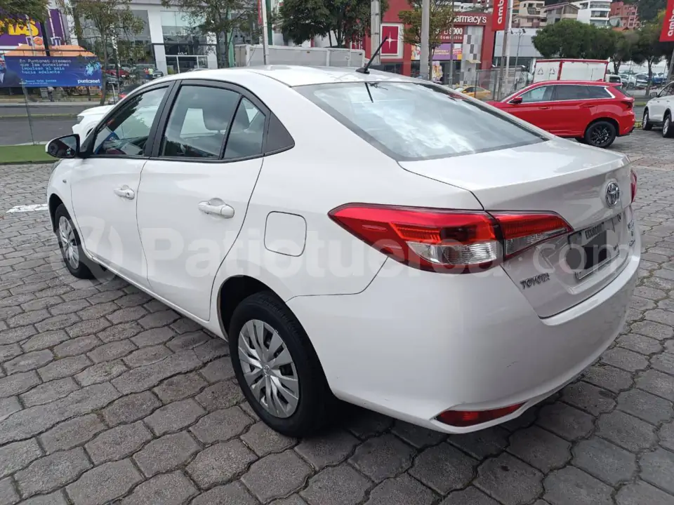 Foto 3 de Toyota Yaris S