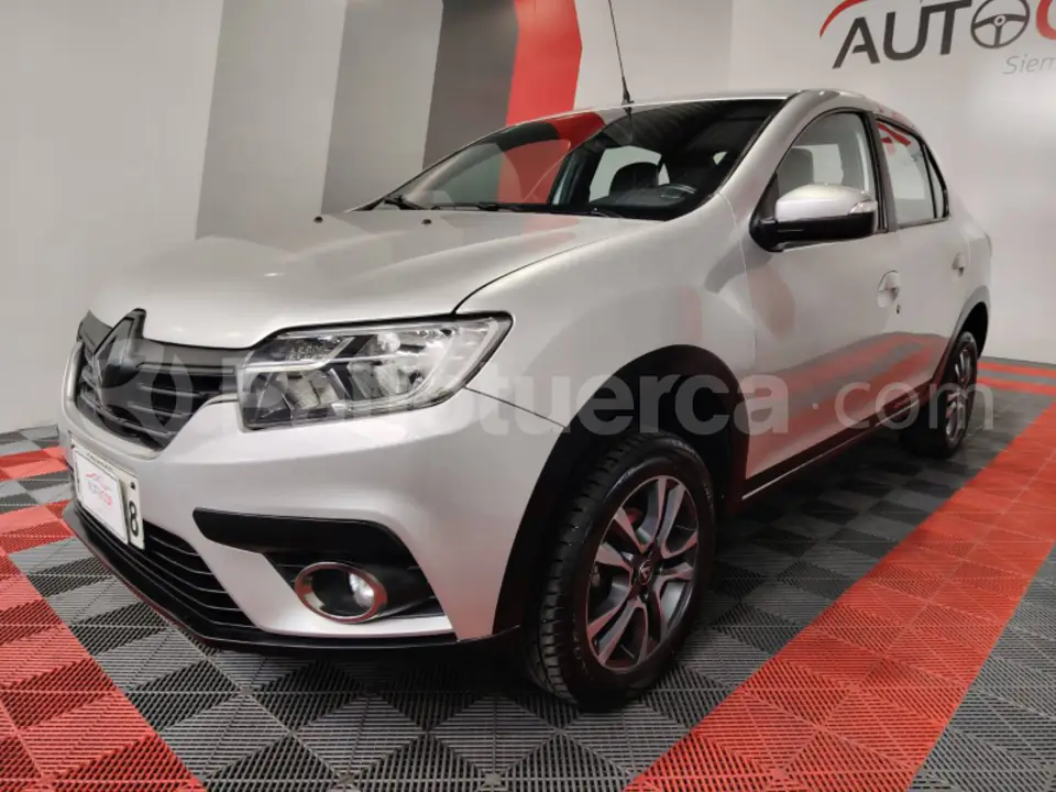 Foto 4 de Renault LOGAN CROSS INTENS