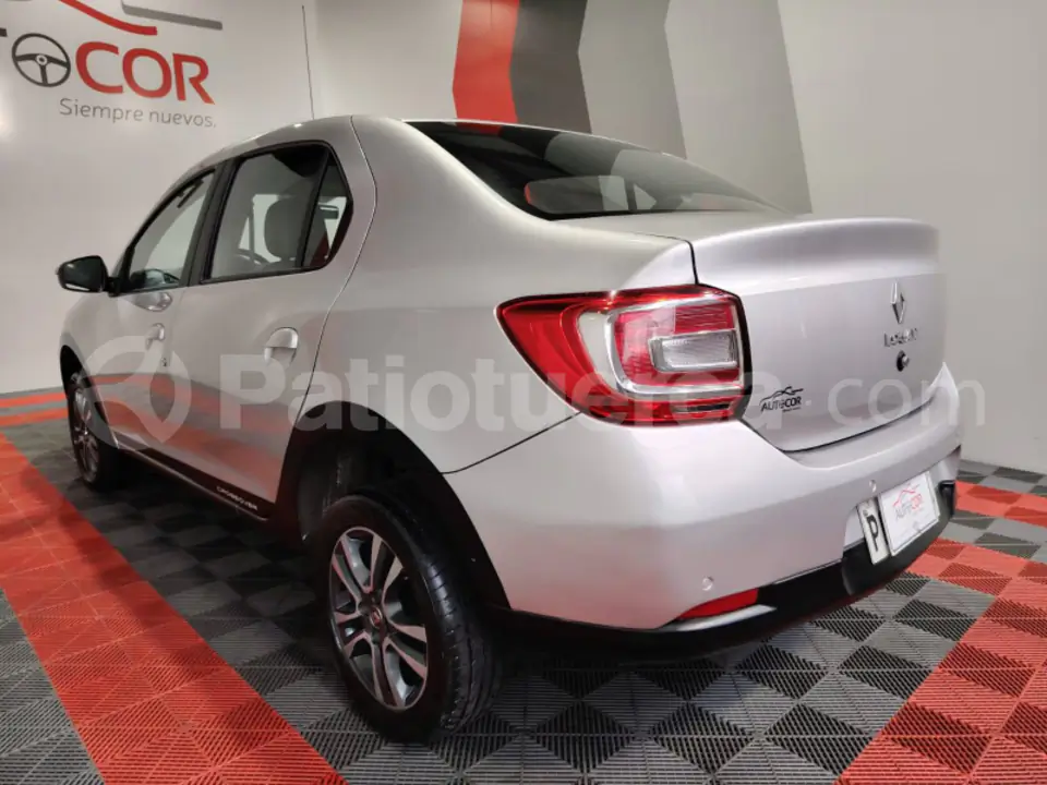 Foto 4 de Renault LOGAN CROSS INTENS
