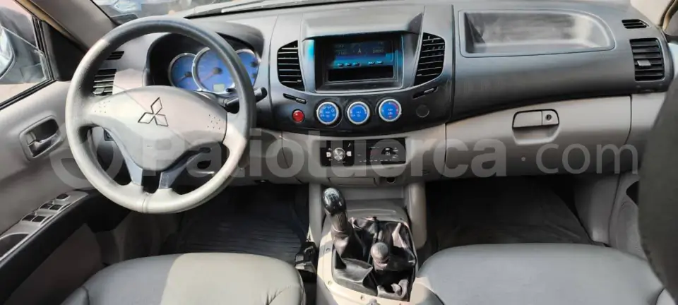 Foto 7 de Mitsubishi L200 Triton