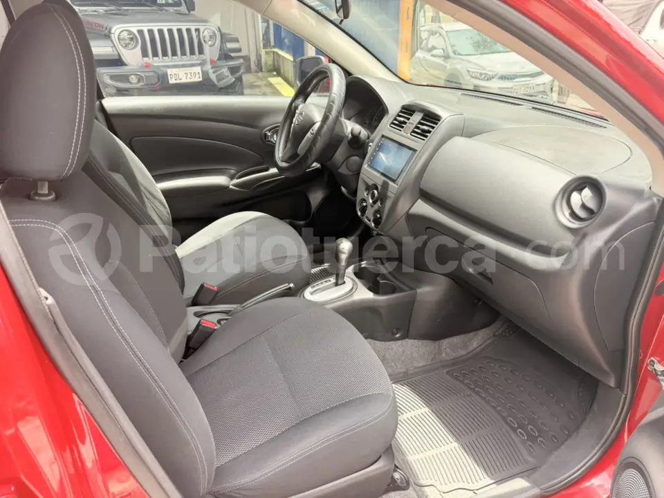 Foto 4 de Nissan Versa